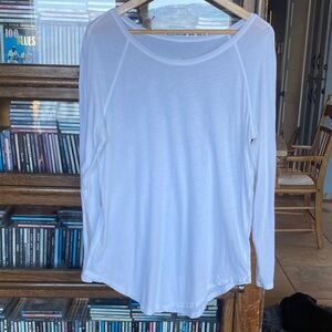 LULULEMON Boat-Neck Bright White Thin Teeshirt Rounded Hem Size 12